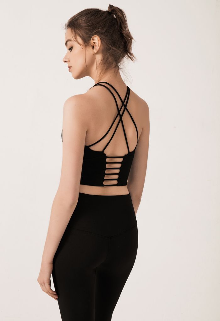 Crisscross Strappy Cropped Sports Bra in Black