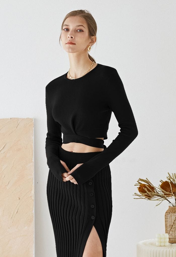 Self-Tie Bowknot Knit Crop Top in Black