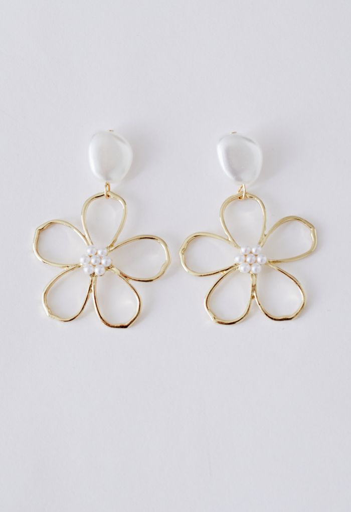 Pearly Hollow Out Floral Earrings