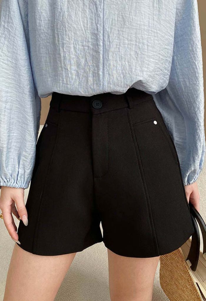 Seamed Front Side Pocket Shorts in Black
