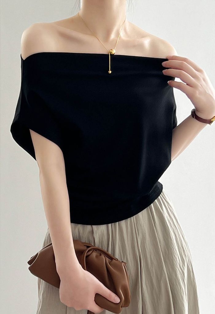 Off-Shoulder Batwing Sleeve Pleated Top in Black