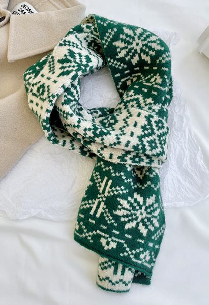 Geometric Snowflake Knit Scarf in Green
