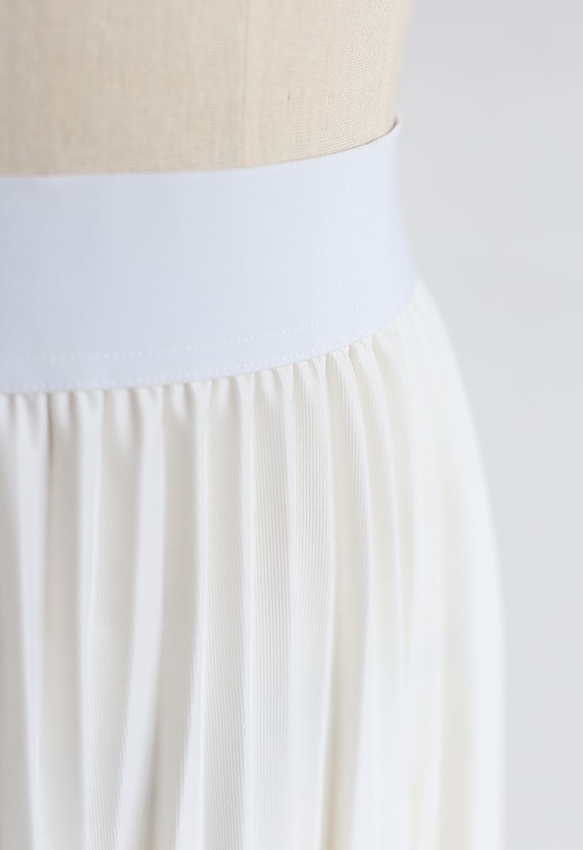 Lightsome Lace Hem Pleated Midi Skirt in White