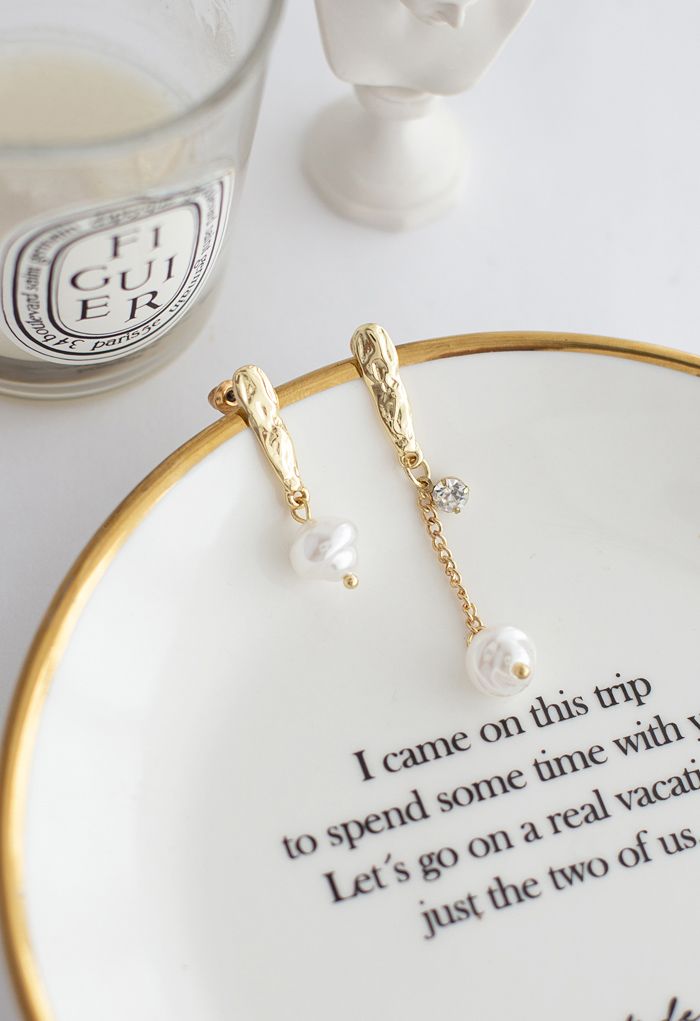 Asymmetric Chain Pearl Drop Earrings