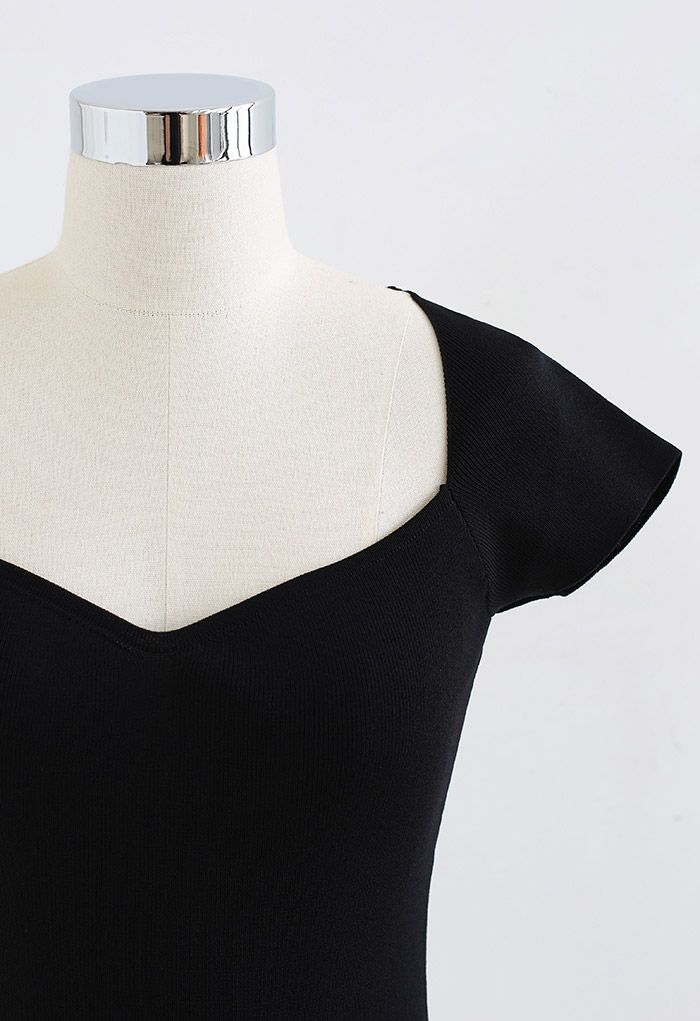 Sweetheart Neck Short-Sleeve Fitted Knit Top in Black