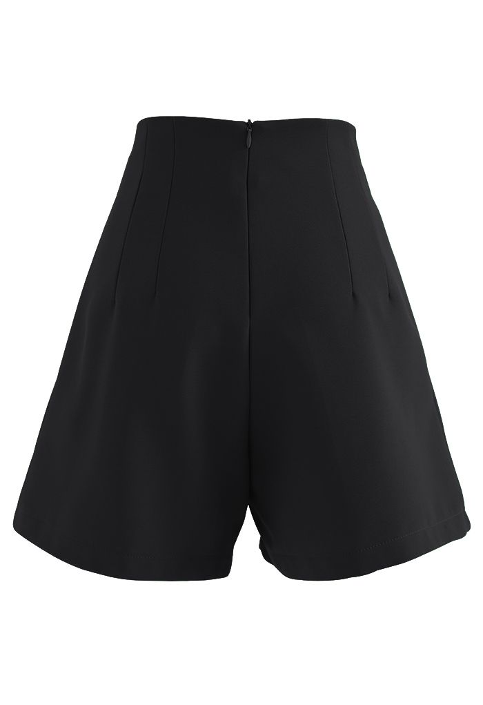 Stitches Waist Pleated Shorts in Black