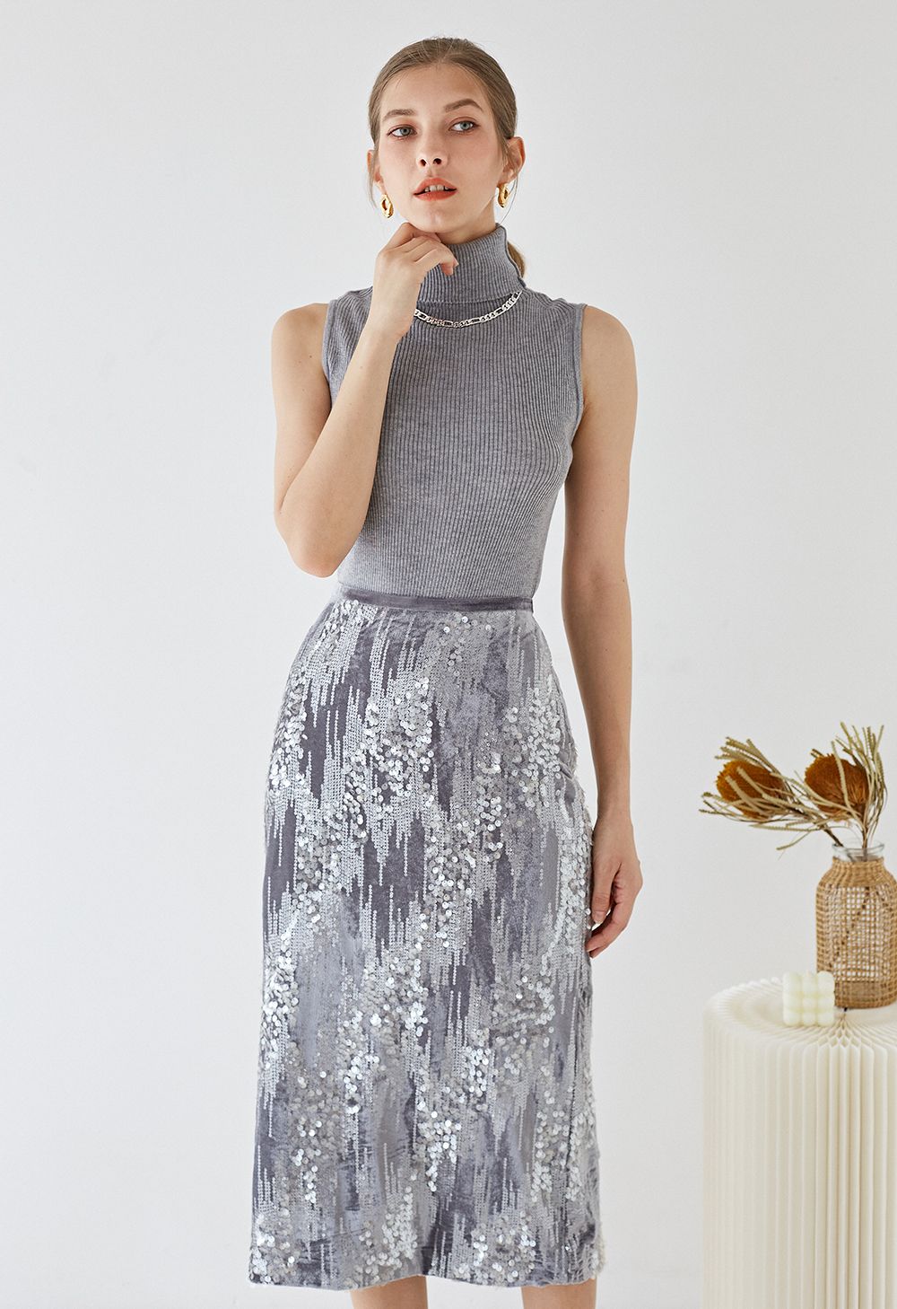 Velvet Sequins Embellished Pencil Skirt in Grey