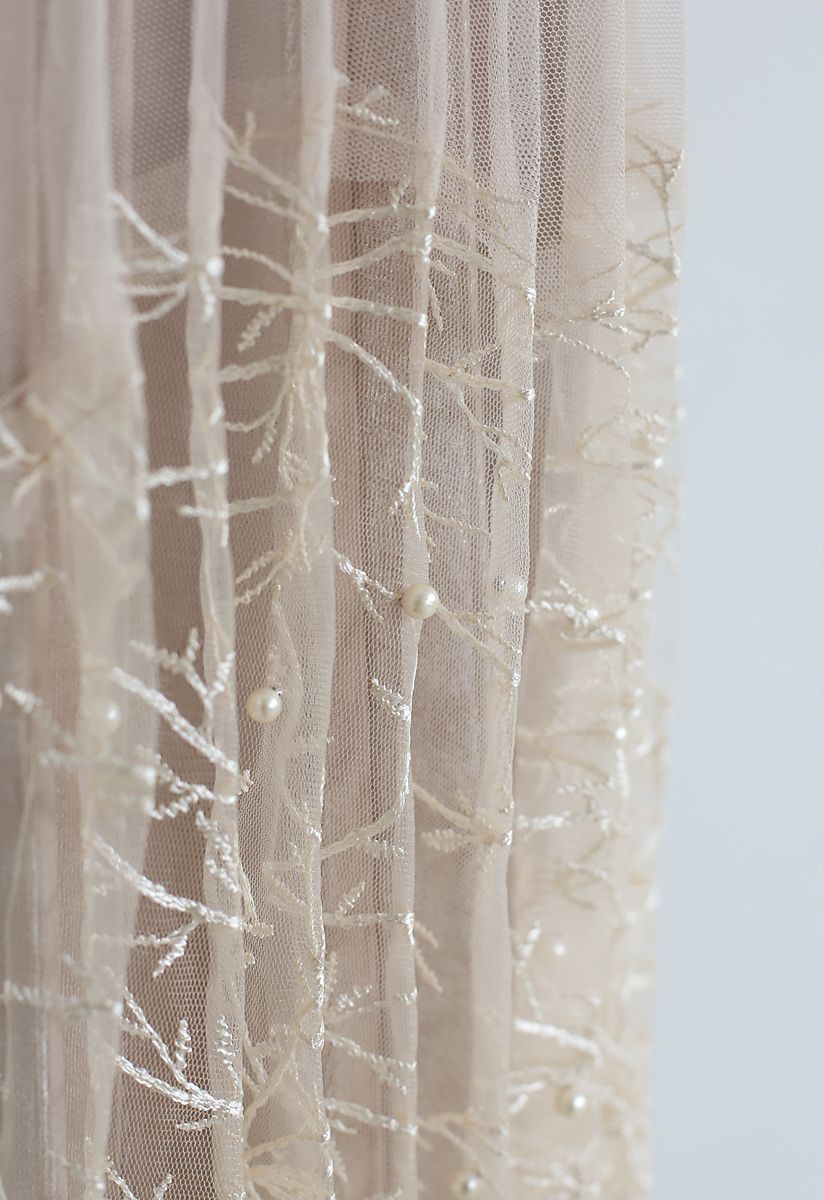 Pearls Embroidered Mesh Velvet Pleated Skirt in Cream