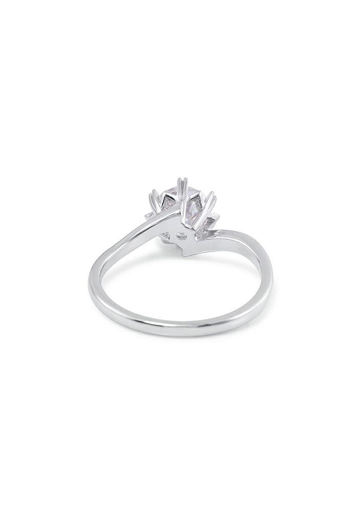 Dislocation Moissanite Diamond Ring