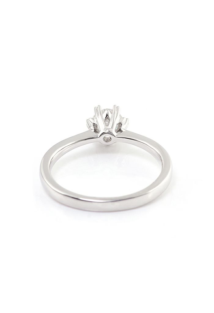 Extravagant Moissanite Diamond Ring