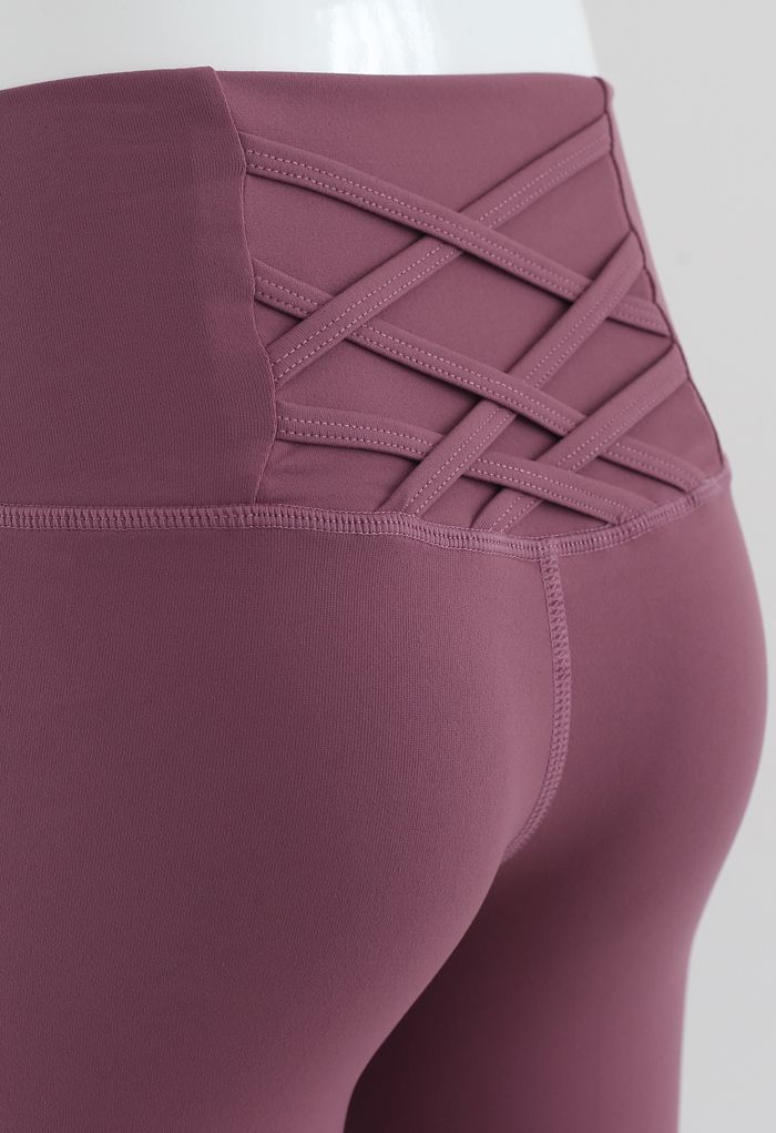 Crisscross Lines Trim Legging Shorts in Burgundy