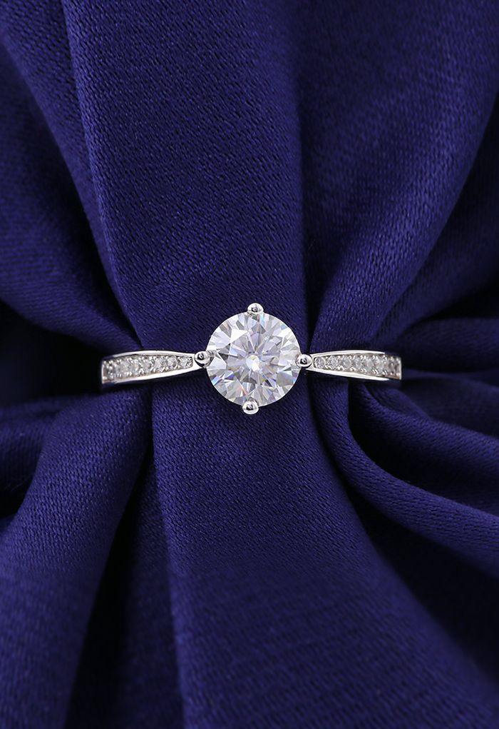 Exceptional Moissanite Diamond Ring