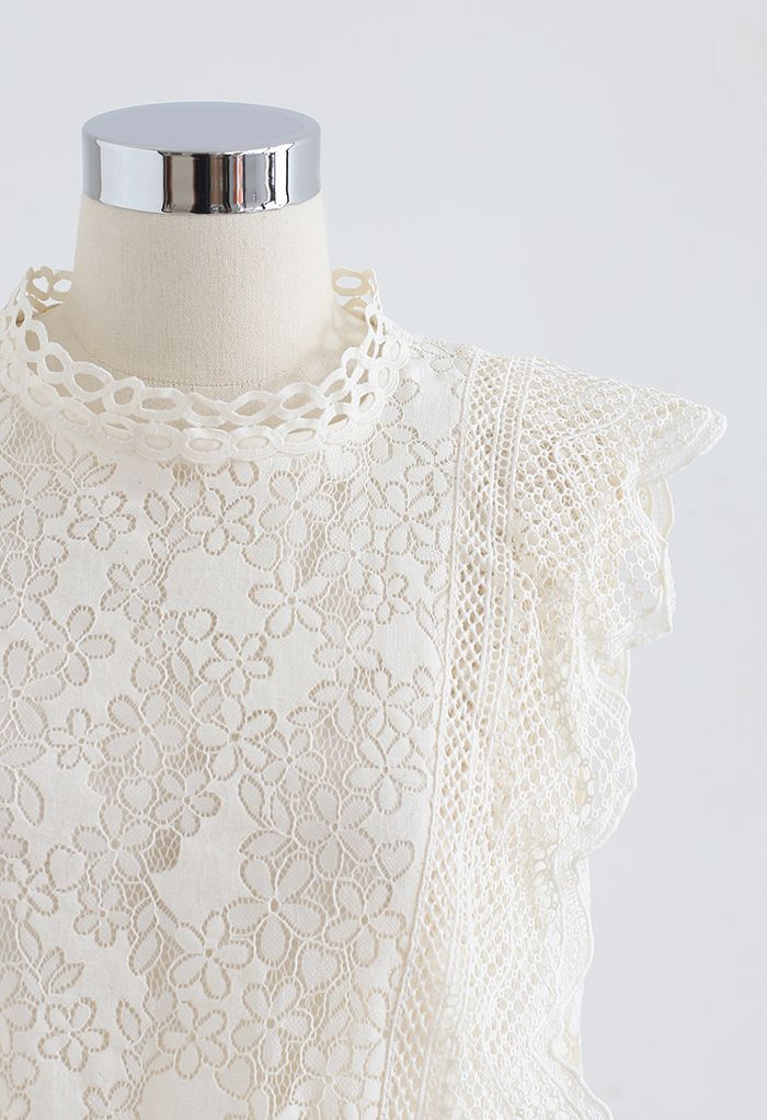 Wavy Edge Flower Lace Sleeveless Top in Ivory