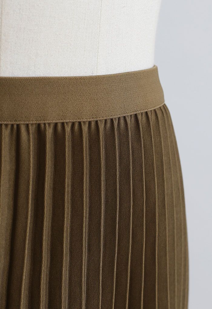 Simplicity Pleated Midi Skirt in Moss Green