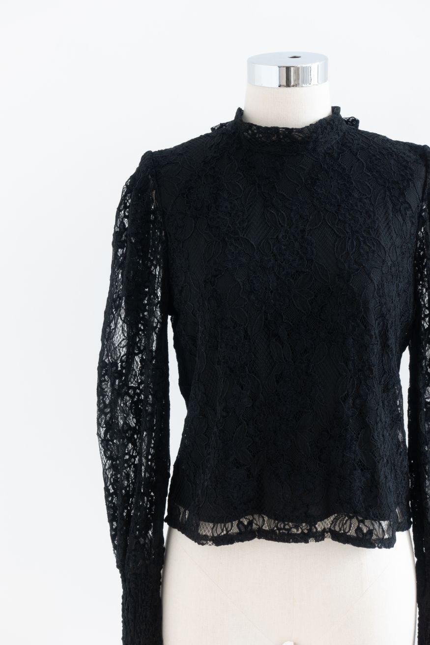 Floral Lace Puff Shoulder Bowknot Top in Black