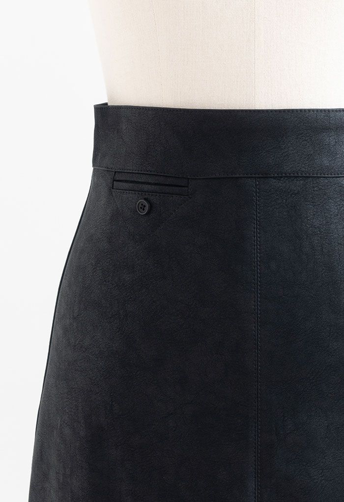 Textured Faux Leather Mini Bud Skirt in Black