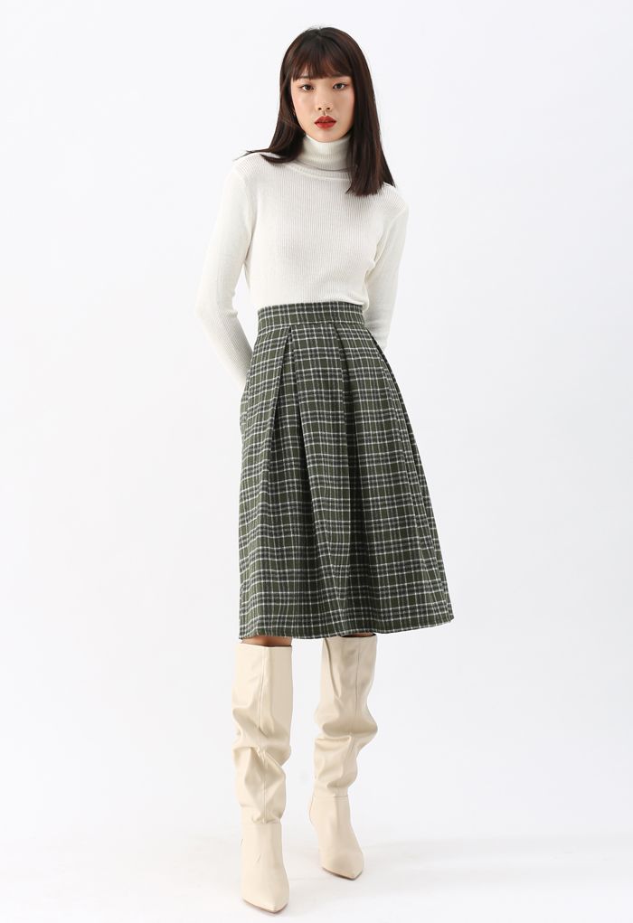 Turtleneck Ribbed Fitted Knit Top in White