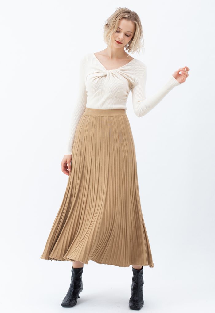 Knotted Front Fitted Knit Top in Ivory