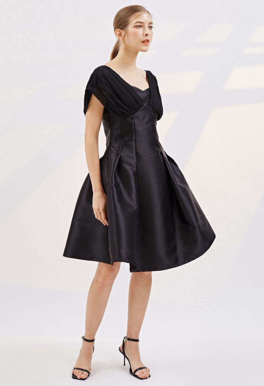 Pleated Chiffon Spliced Cocktail Dress in Black
