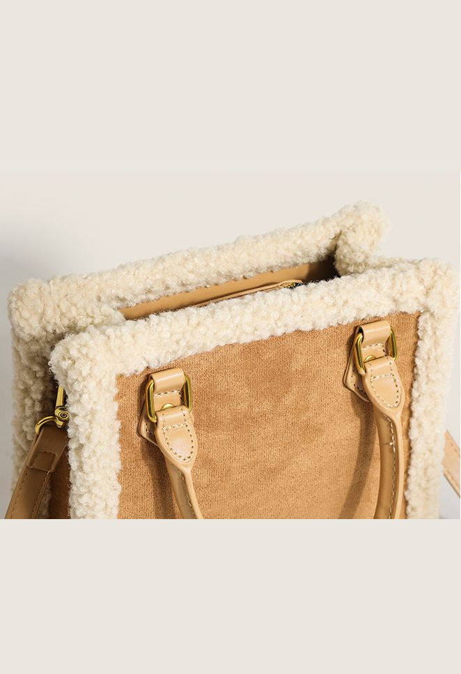 Contrast Lambswool Trim Shoulder Bag in Caramel