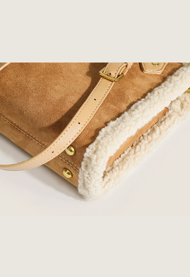 Contrast Lambswool Trim Shoulder Bag in Caramel