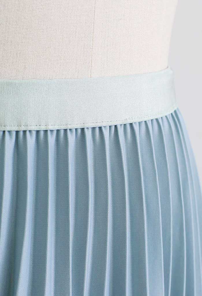 Simplicity Pleated Midi Skirt in Light Blue