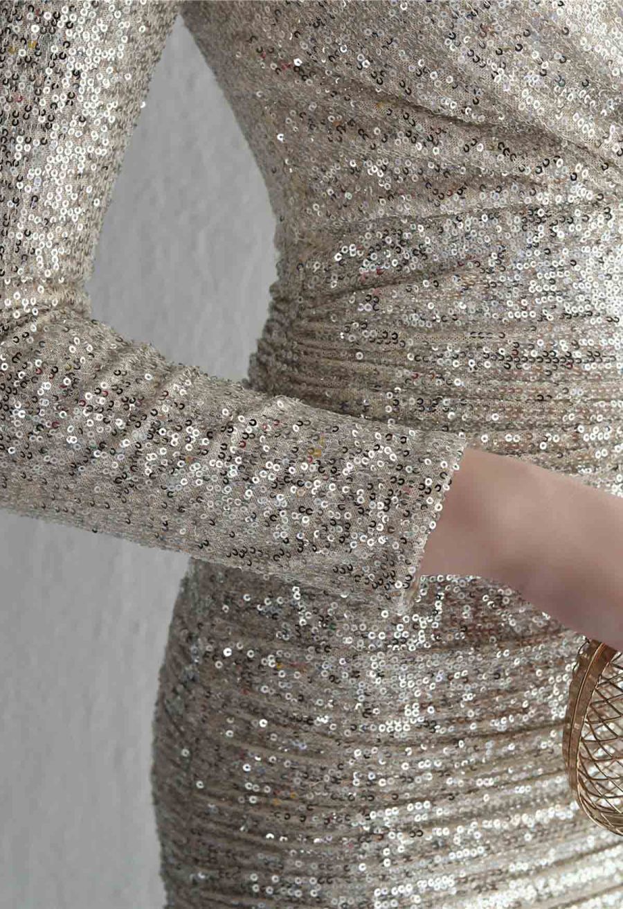 V-Neck Long Sleeves Sequins Cocktail Dress in Silver