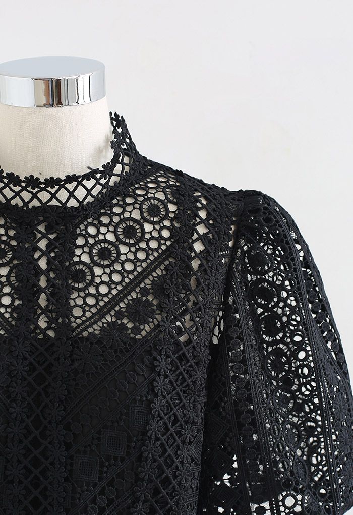 Short-Sleeve Floral Crochet Crop Top in Black