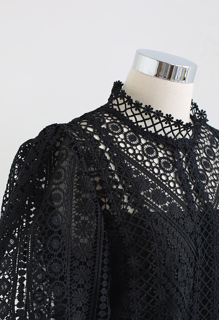 Short-Sleeve Floral Crochet Crop Top in Black