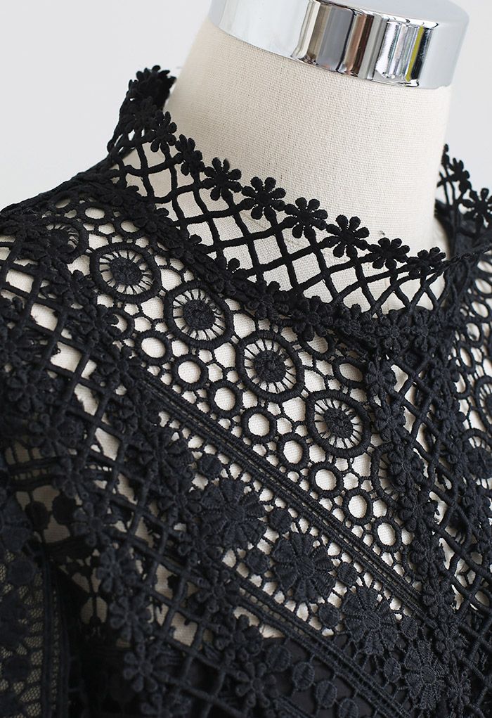 Short-Sleeve Floral Crochet Crop Top in Black
