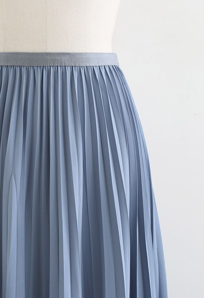 Simplicity Pleated Midi Skirt in Blue
