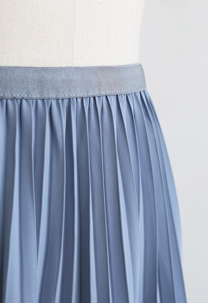 Simplicity Pleated Midi Skirt in Blue