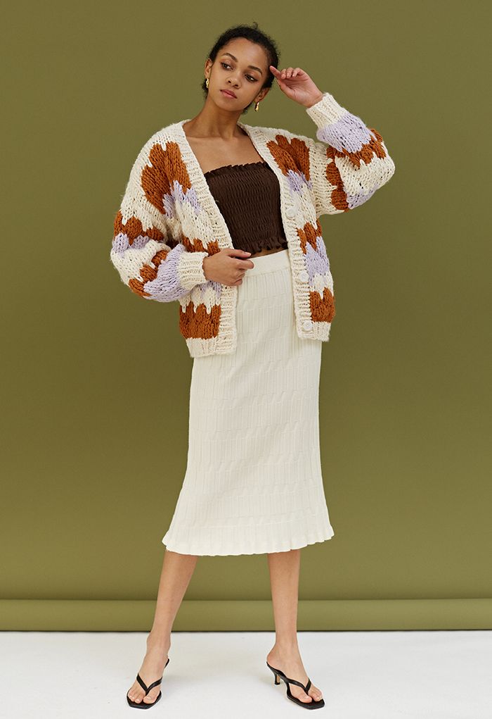Color Blocked V-Neck Hand-Knit Chunky Cardigan in Cream