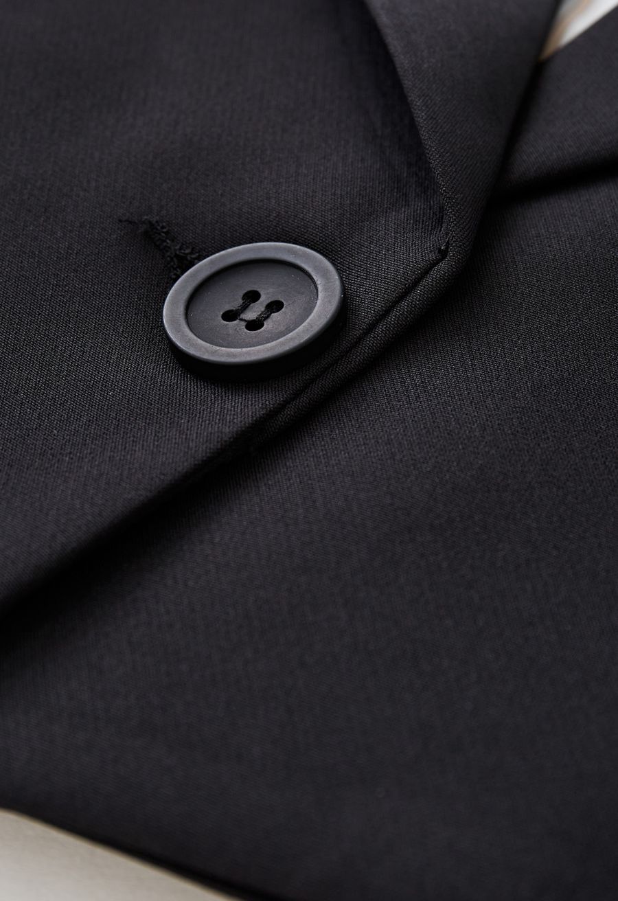 Fascinating Notch Lapel Cropped Blazer in Black