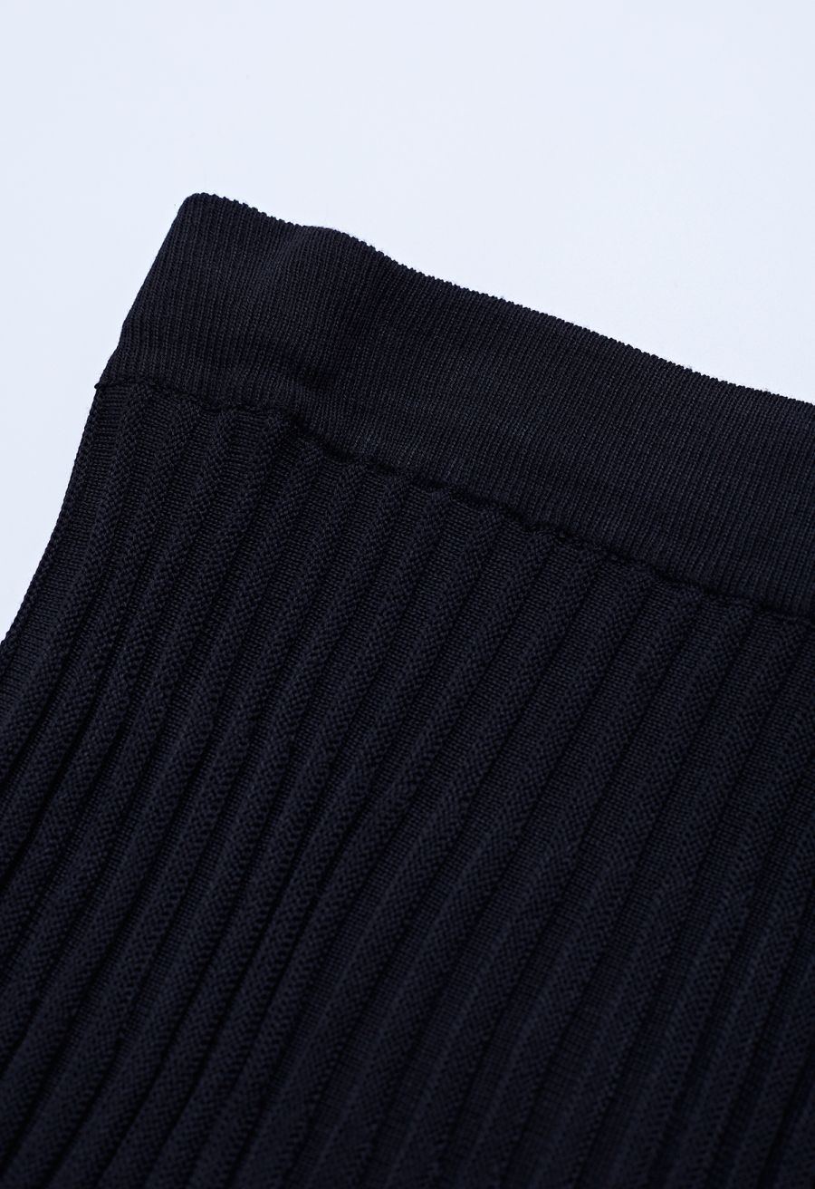 Buttoned Front Slit Rib Knit Skirt in Black