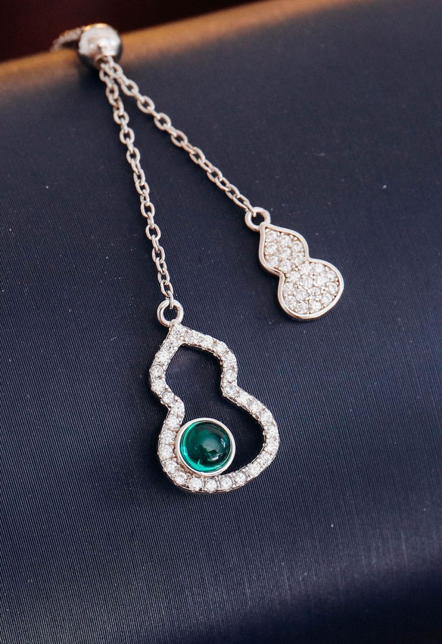 Calabash Shape Emerald Gem Necklace