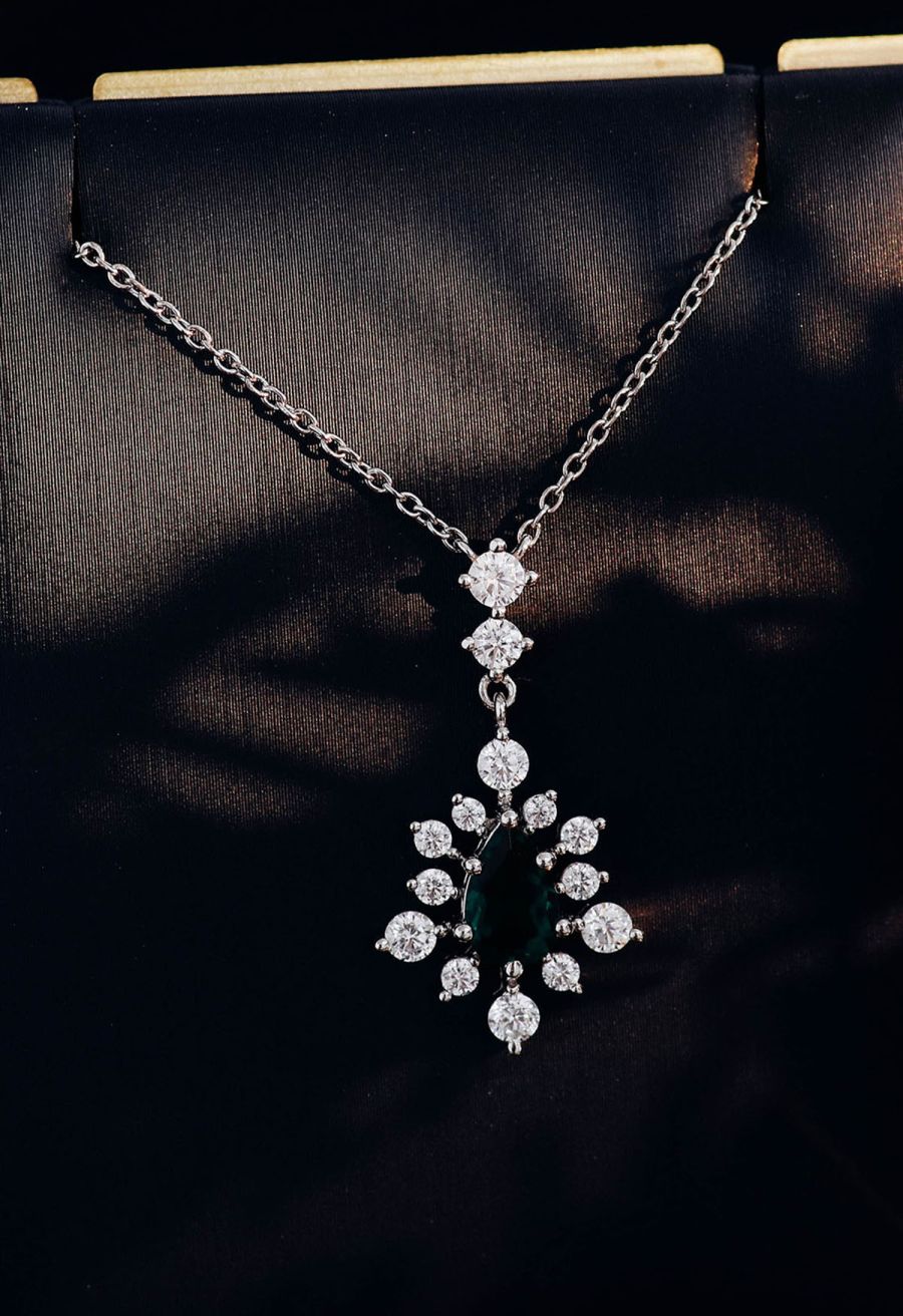 Snowflake Shape Emerald Gem Necklace