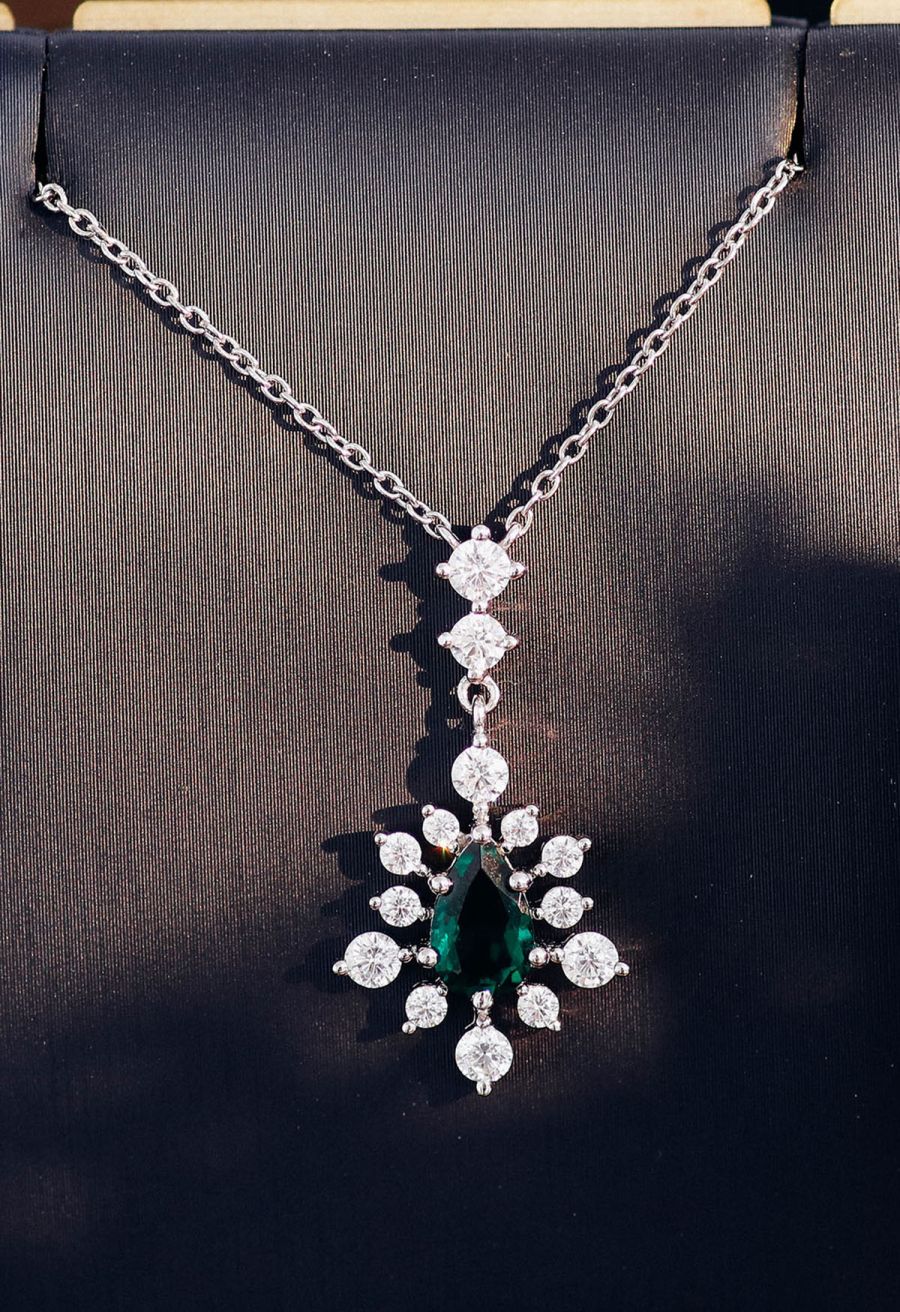 Snowflake Shape Emerald Gem Necklace