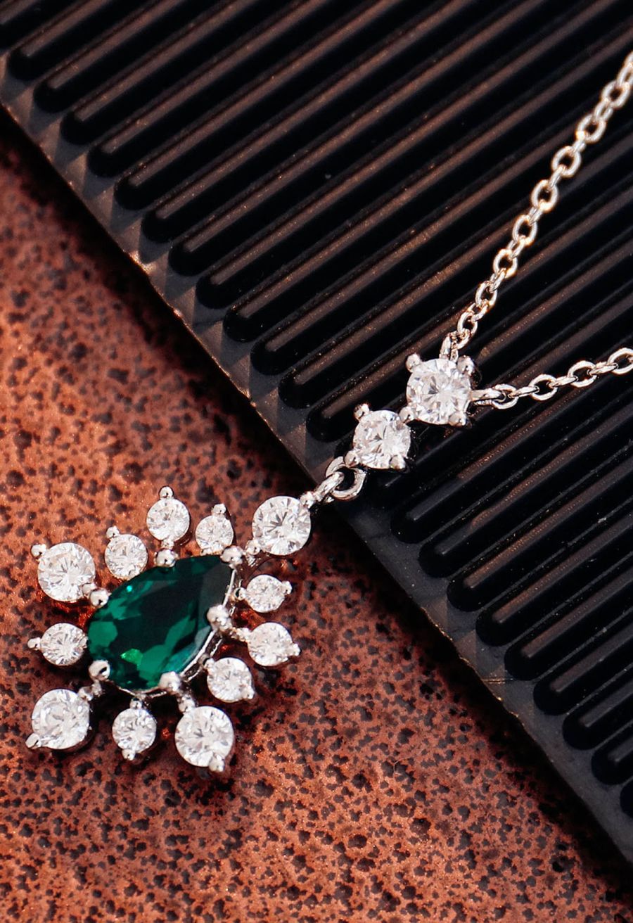 Snowflake Shape Emerald Gem Necklace