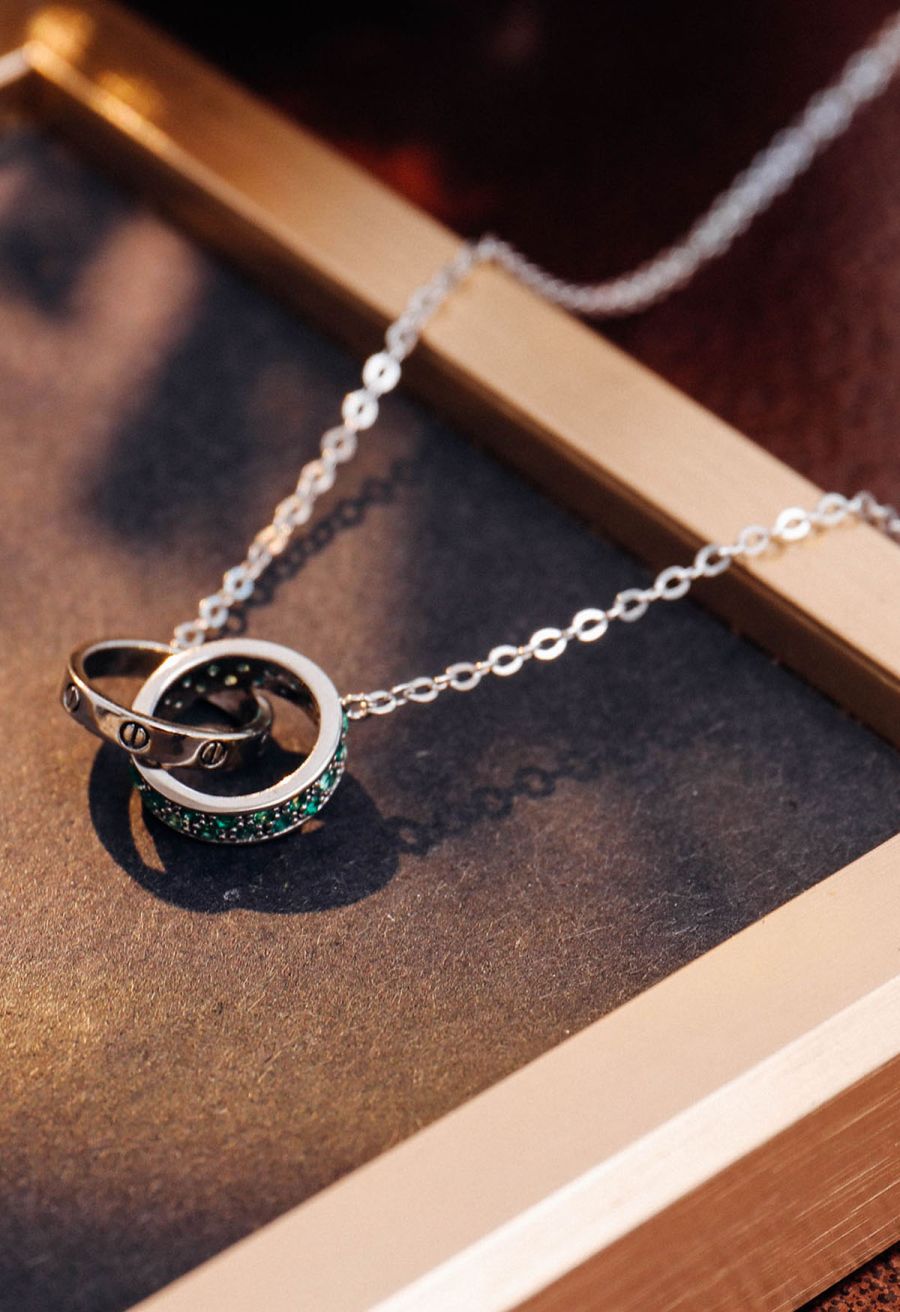 Double Ring Emerald Embellished Necklace