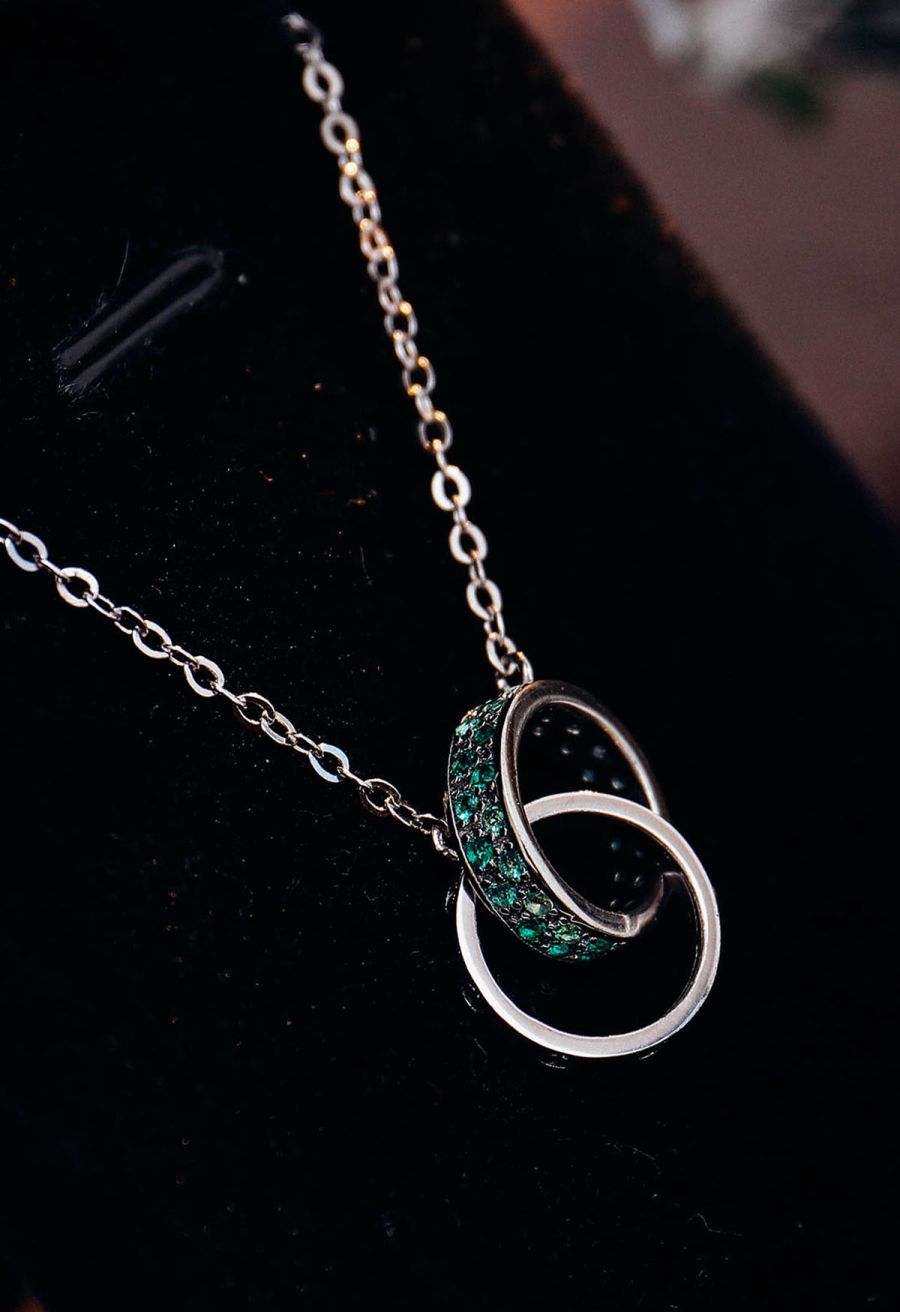 Double Ring Emerald Embellished Necklace