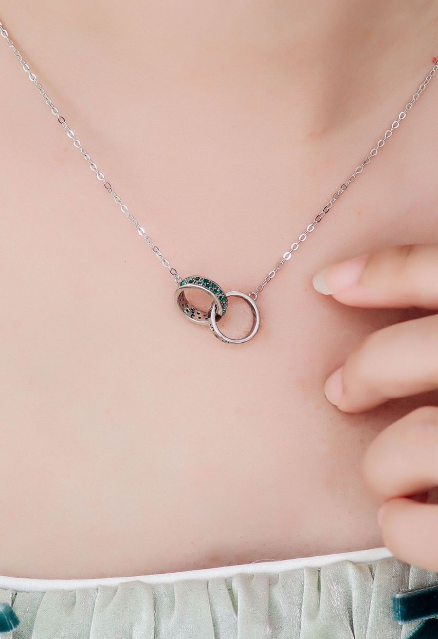 Double Ring Emerald Embellished Necklace
