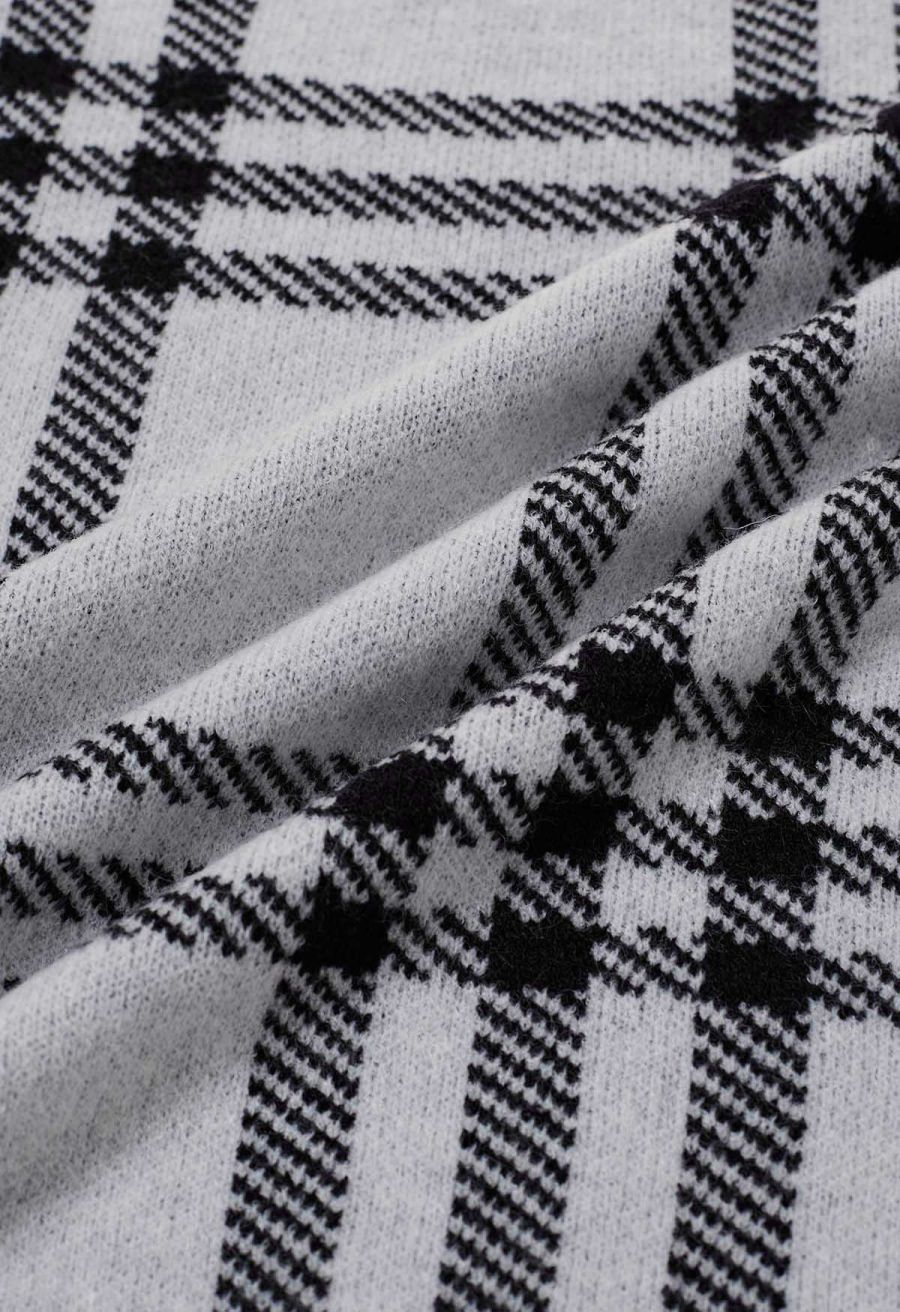Classic Plaid Round Neck Knit Sweater in Grey