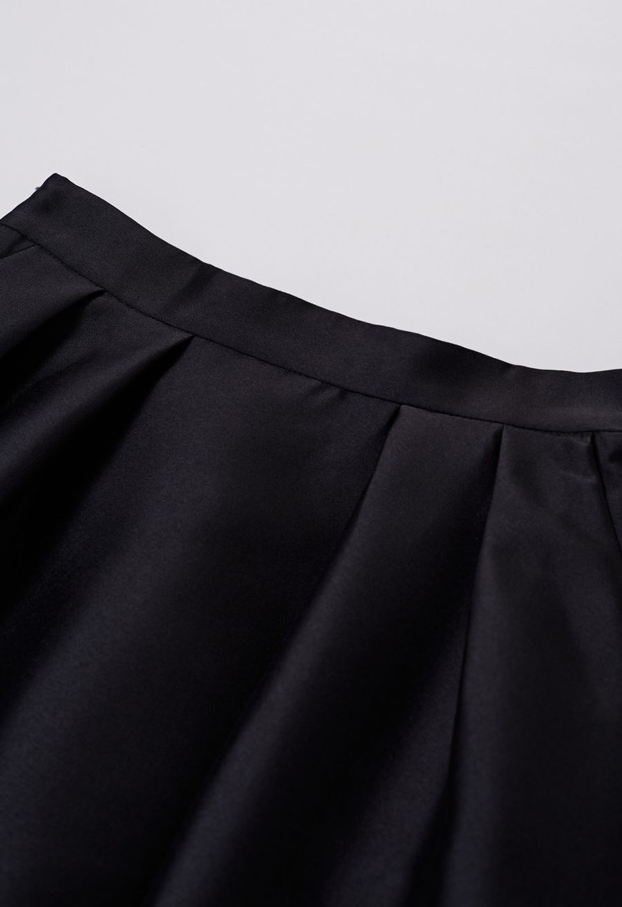 Sleek Side Pockets Pleated A-Line Midi Skirt in Black