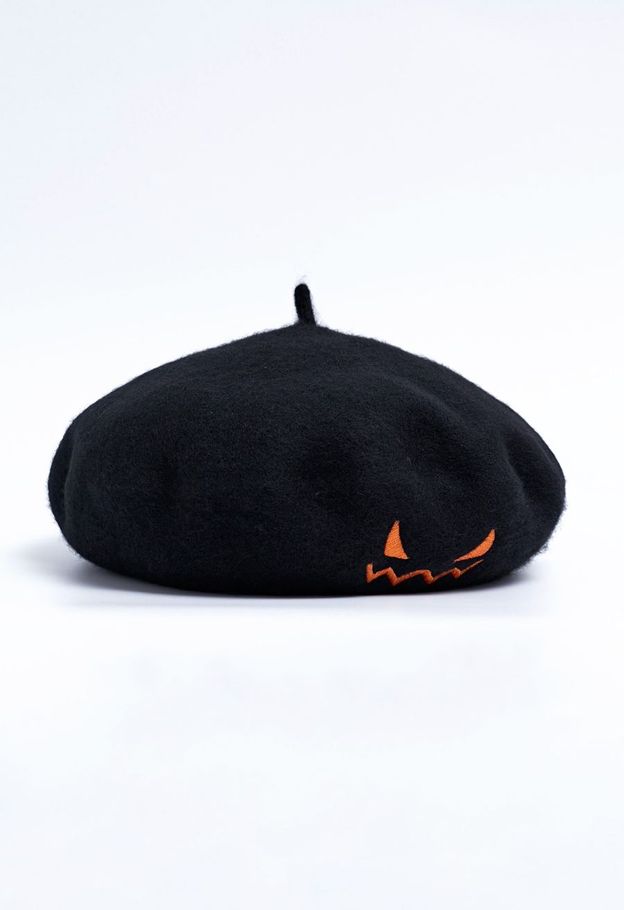 Wicked Pumpkin Beret Hat in Black