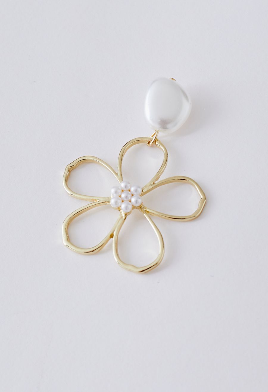 Pearly Hollow Out Floral Earrings