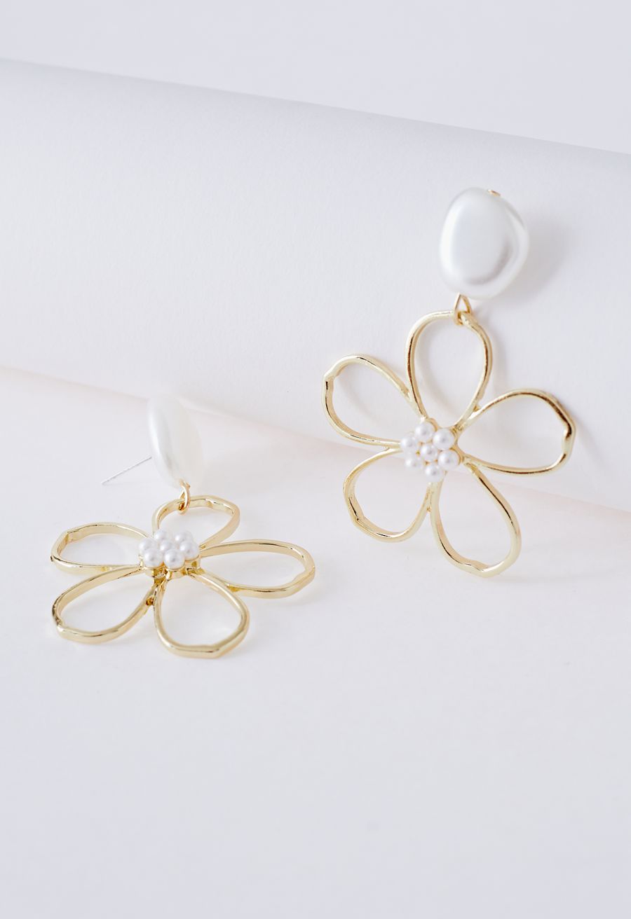 Pearly Hollow Out Floral Earrings