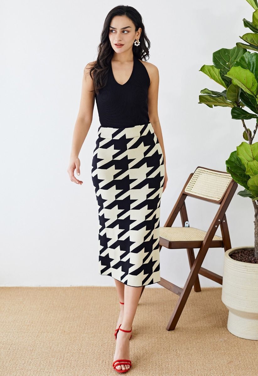 Halter Neck Ribbed Knit Top in Black
