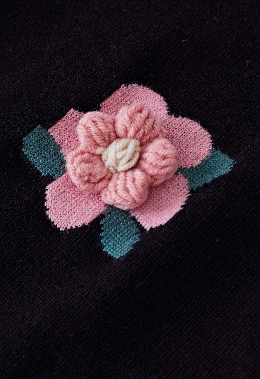 Pink Stitch Flower Short Sleeve Knit Top in Black