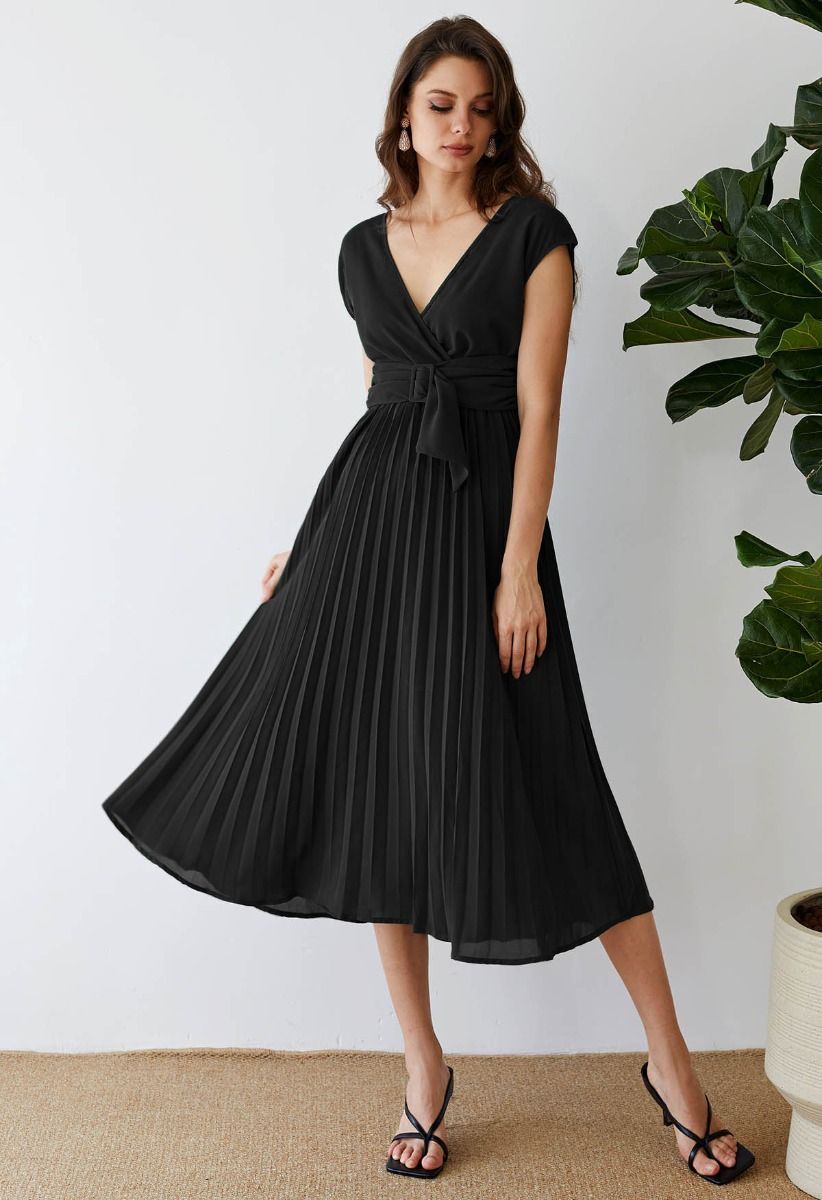 Sash Adorned Pleated Wrap Sleeveless Dress in Black